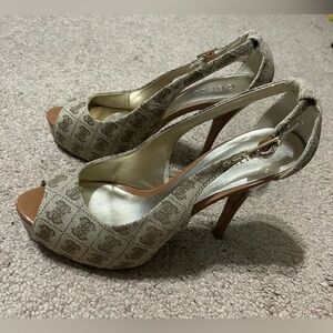 GUESS Beige and brown GG high‎ heels size 8M